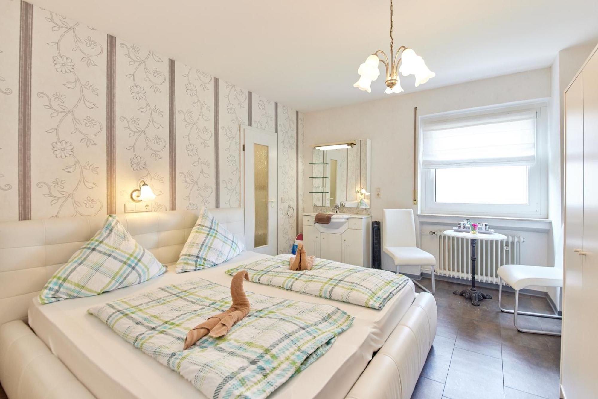 Cafe Rosi Hotel Bernkastel-Kues Eksteriør billede